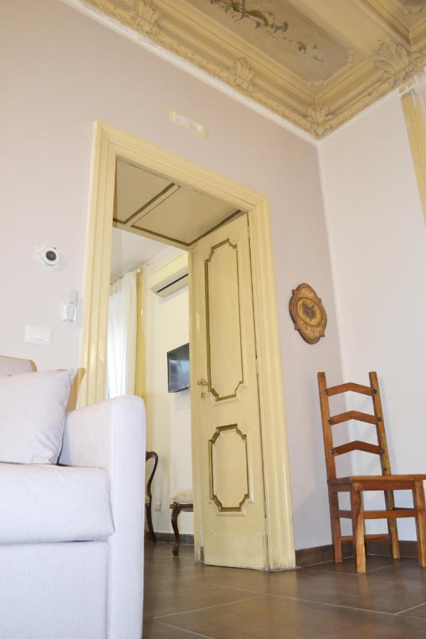 Questo Rinascimento Casa Newman Naples Exterior photo